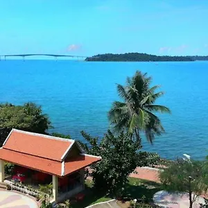 New Beach Hotel